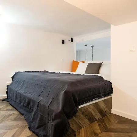 Walk To Nightlife From Elegant And Quiet Apartament *