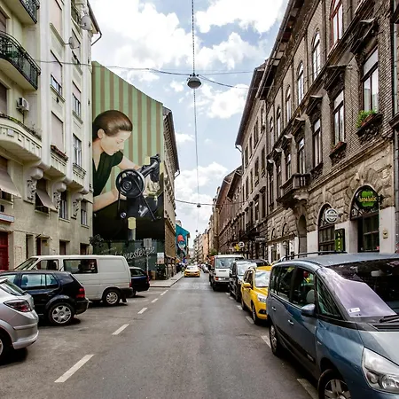 Walk To Nightlife From Elegant And Quiet Apartament *