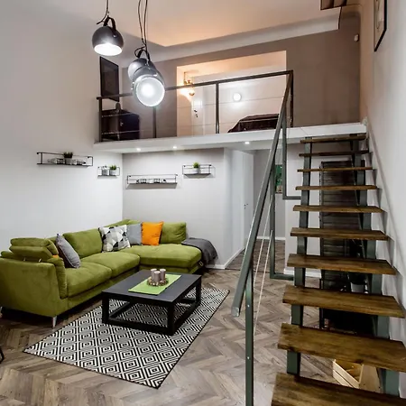 Apartment Walk To Nightlife From Elegant And Quiet Budapest