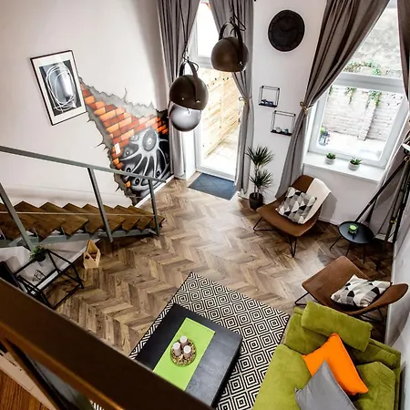 Walk To Nightlife From Elegant And Quiet *