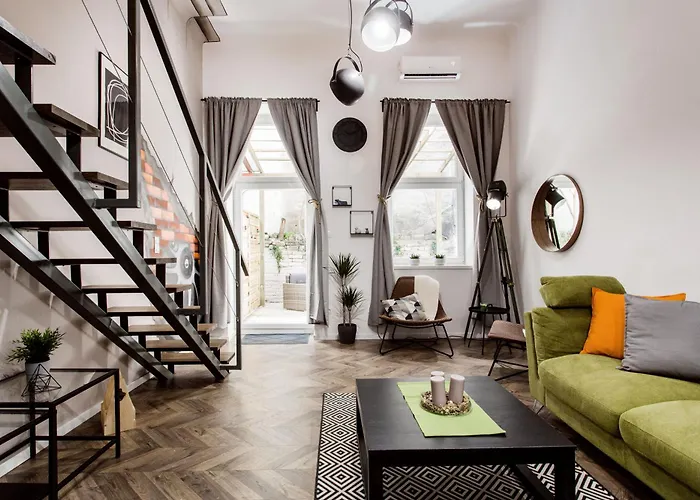 Lejlighed Walk To Nightlife From Elegant And Quiet Budapest